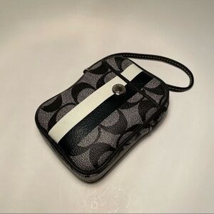 Genuine COACH Wristlet- Amazing Condition